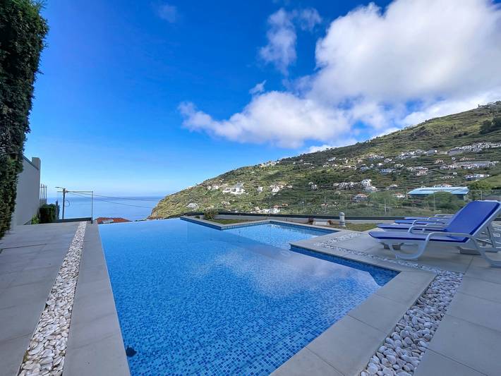 Apartamento de vacaciones para 6 personas, con vistas al mar además de piscina y jardín - 1