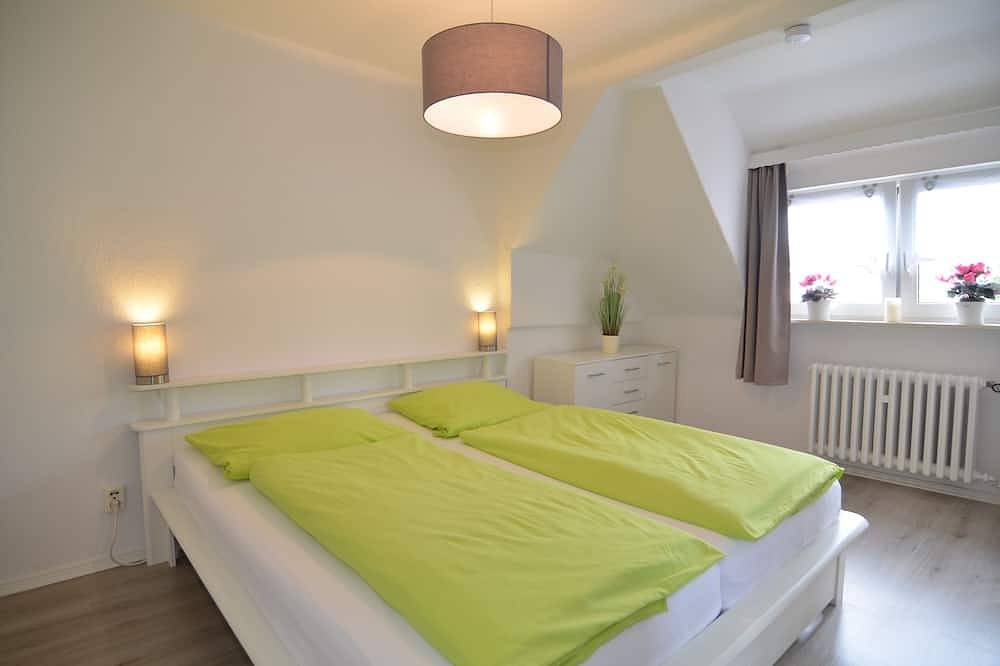 Ganze Wohnung, Ca.70m2 Fewo für 2 Personen. Balkon mit Waldblick. Strandnähe. Potsdam 2 Km. in Geltow, Schwielowsee