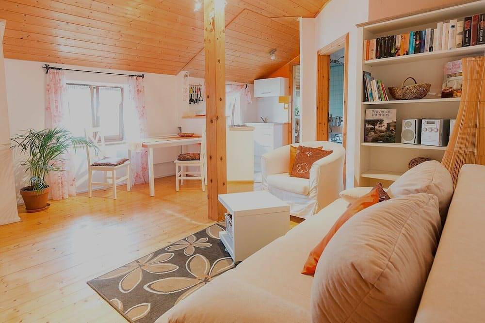 Entire apartment, Leilighet 40 kvm, loft, 1 separat soverom in Grassau, Chiemsee