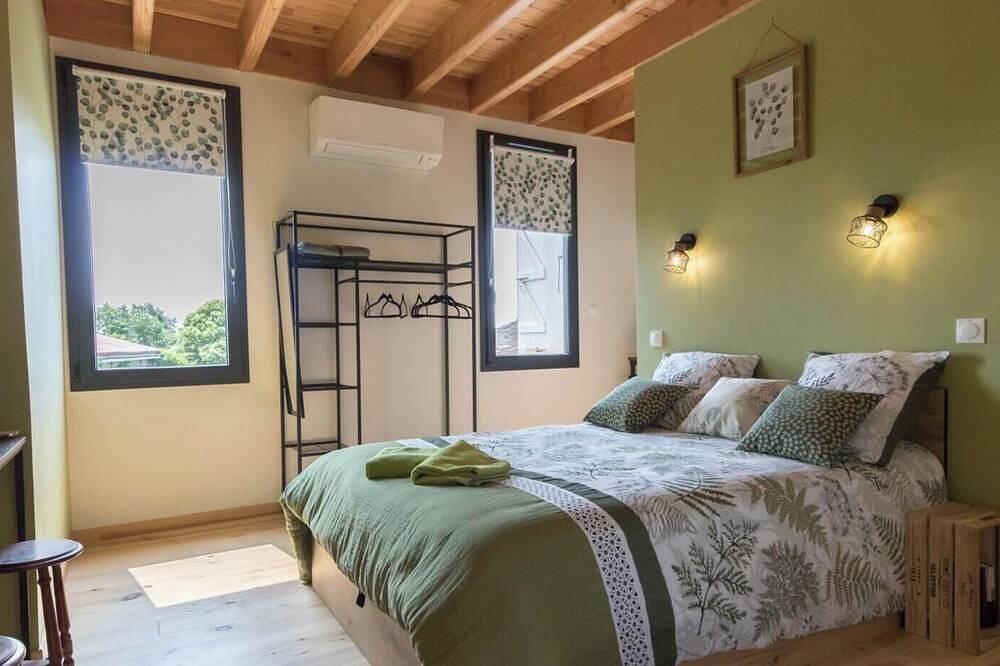 Les Echaunes Vacation Rental for 6 People in Caraman, Lauragais