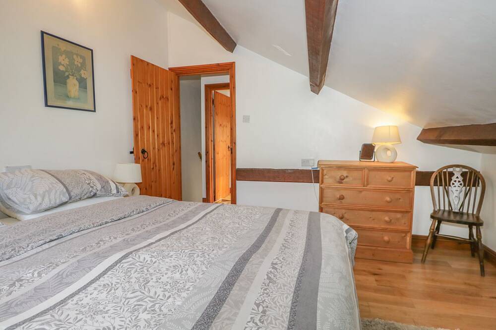 Bleng Barn Cottage, pet friendly, with hot tub in Gosforth in Lake District