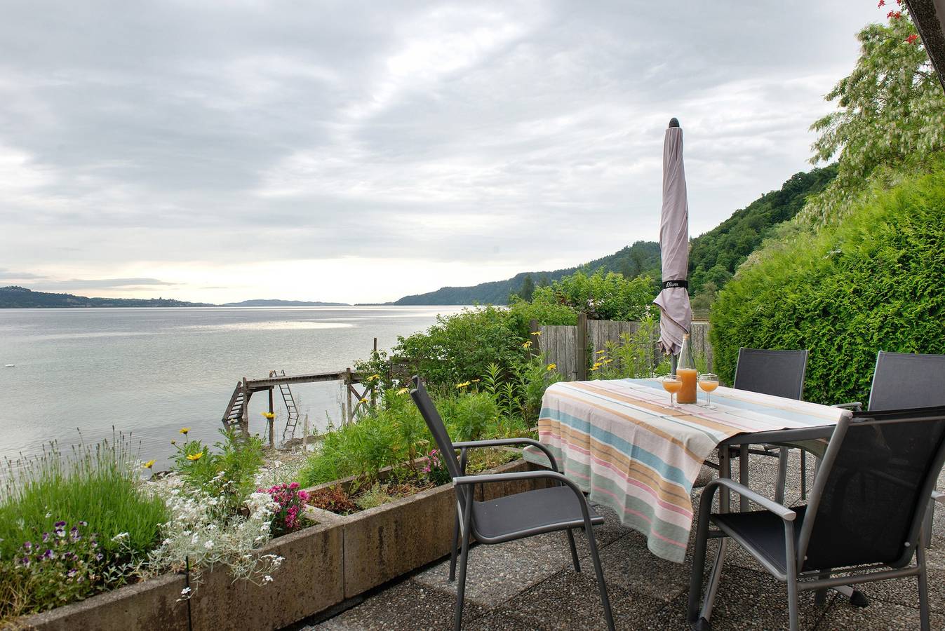 Ganze Wohnung, Fewo '1, 70qm' direkt am See mit großer Terrasse in Bodman-Ludwigshafen, Obersee (Bodensee)