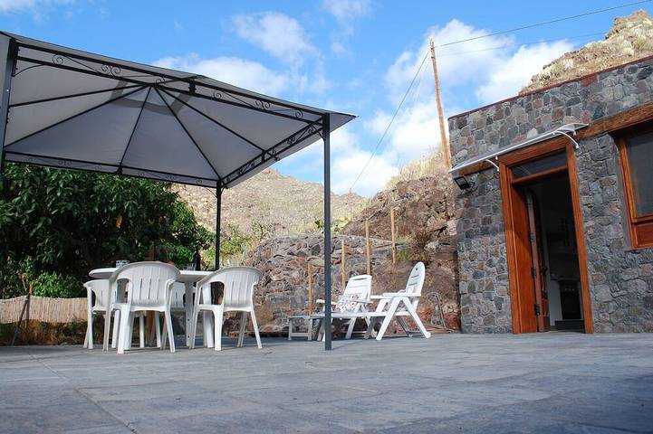 Gîte pour 3 personnes, avec Jacuzzi ainsi que Terrasse et Jardin