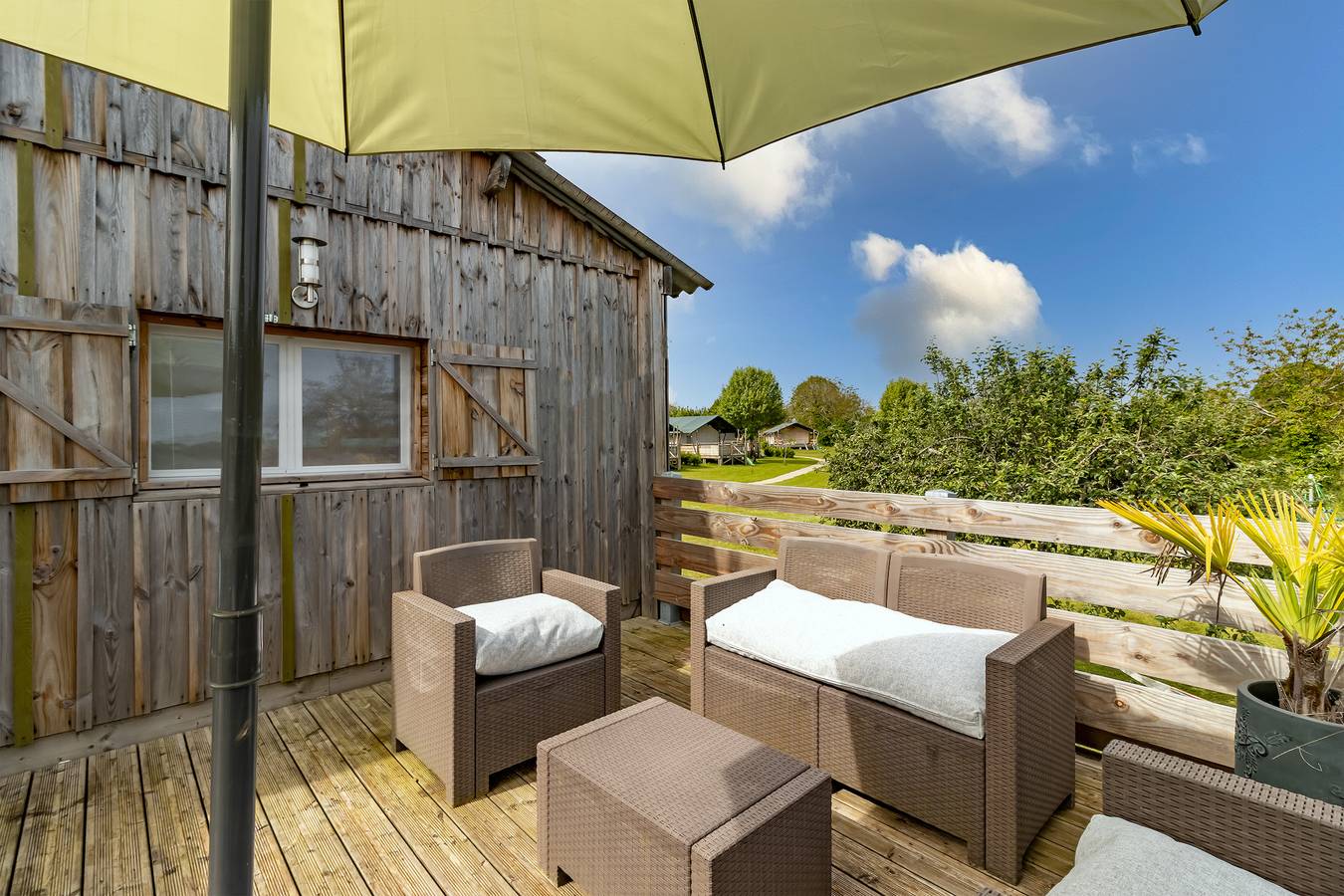 "Gîte Bellevue", avec piscine partagée, terrasse privée et Wi-Fi in Paulin, Périgord Noir