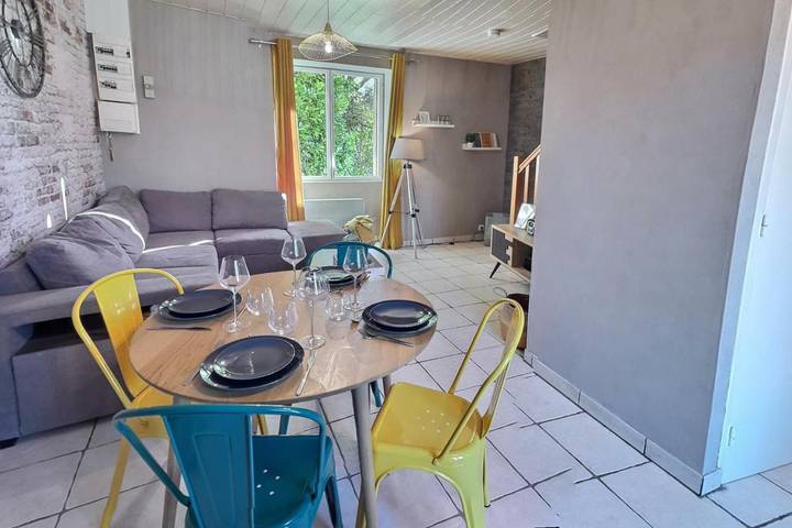 Gîte pour 4 personnes, avec jardin dans Combrand