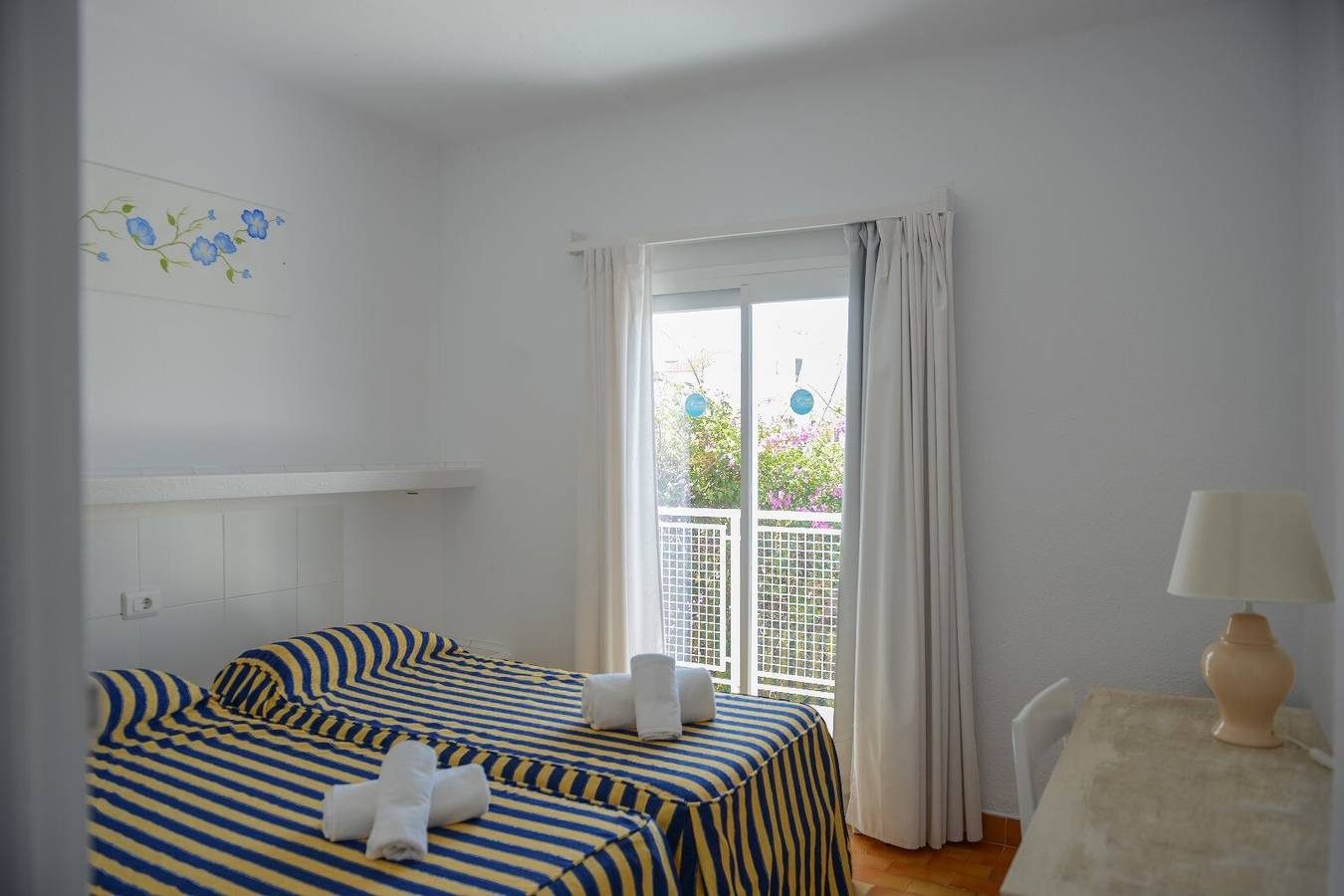 Apartamento 'Ciel Azul' con piscina compartida, balcón y Wi-Fi in Cala Martina, Santa Eulària des Riu