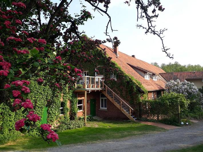 Ferienwohnung für 3 Personen, mit Balkon und Terrasse sowie Garten und Sauna