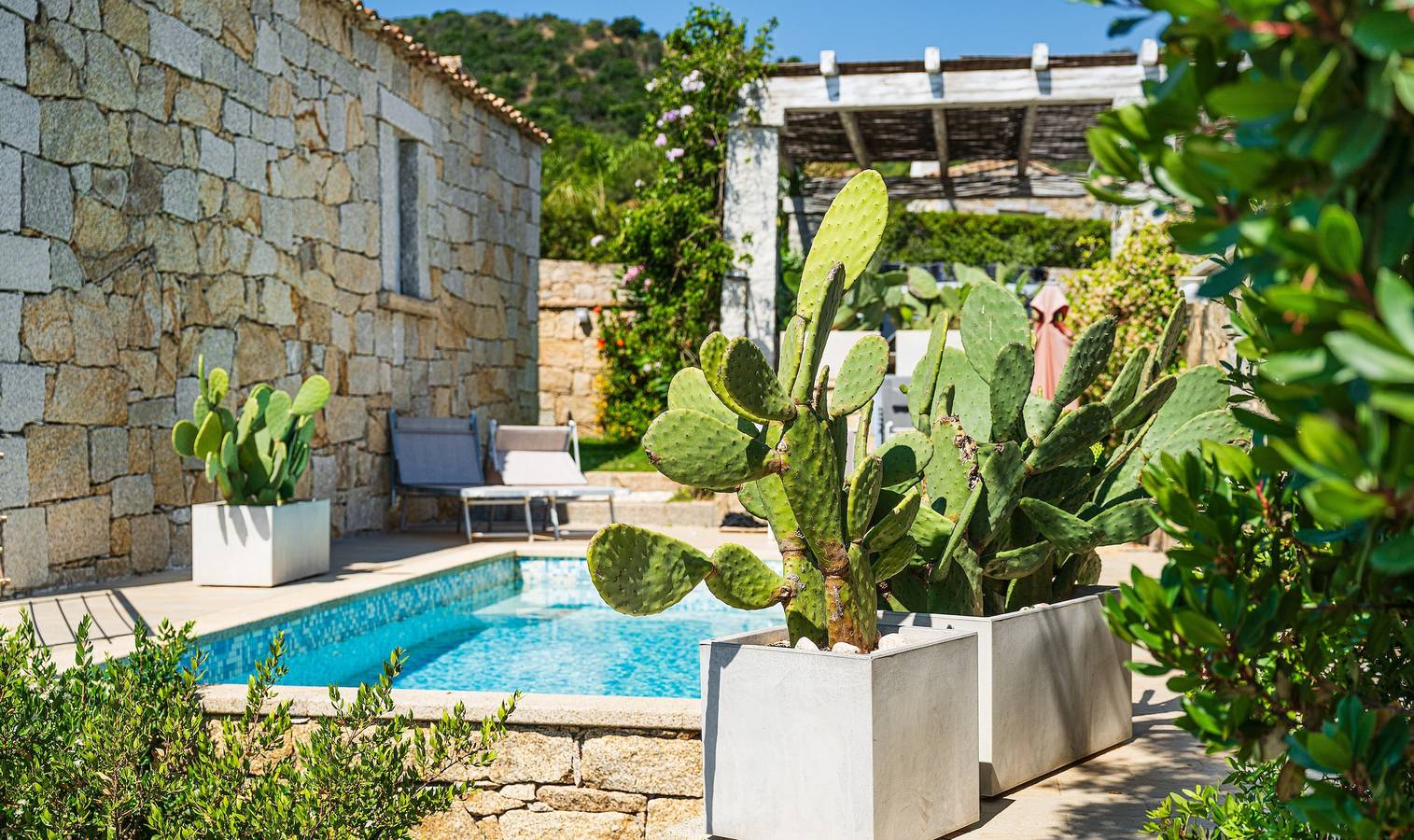 Villa 'Laccus 8' met Uitzicht op Zee, Wifi en Airconditioning in Castiadas, Provincie Cagliari