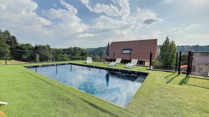 Gîte pour 4 personnes, avec piscine en Savoie