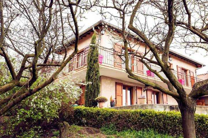 Chambre d’hôte pour 3 personnes, avec Terrasse ainsi que Jardin et Vue