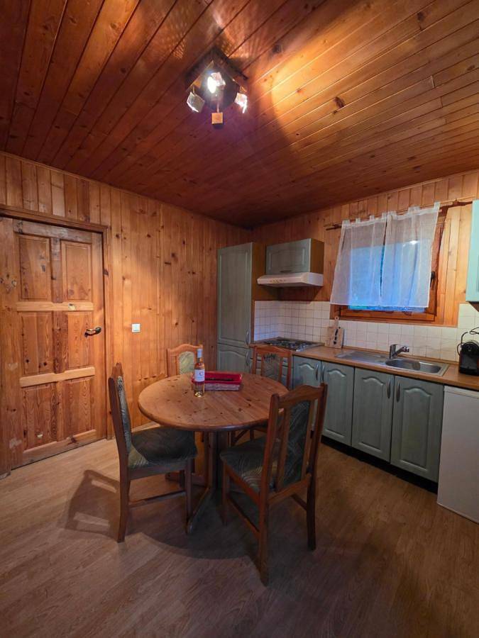 Gîte pour 4 personnes, avec terrasse ainsi que piscine et vue dans Grand lac de Laffrey - 2
