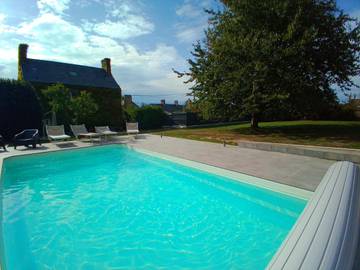 Gîte pour 12 personnes, avec jardin et piscine, animaux acceptés à Dragey-Ronthon