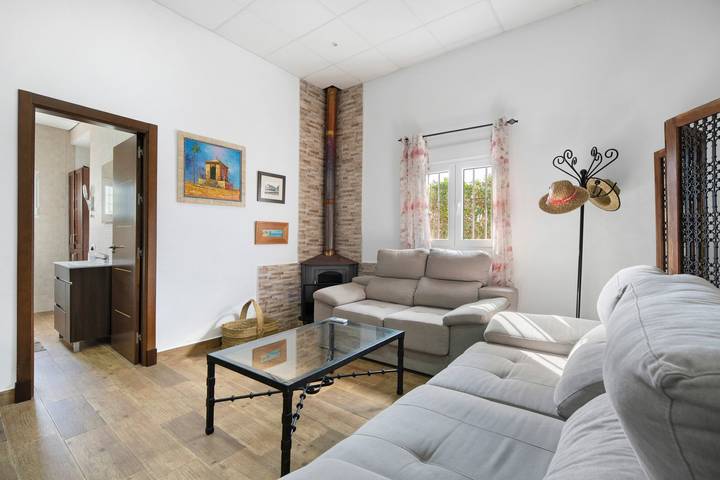 Country House 'Villa Pastrana' with Private Terrace, Wi-Fi, and Air Conditioning in Chipiona, Costa de la Luz