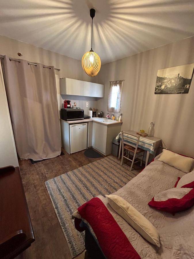 Appartement entier, One-Bedroom Apartment in Alata, Région d'Ajaccio
