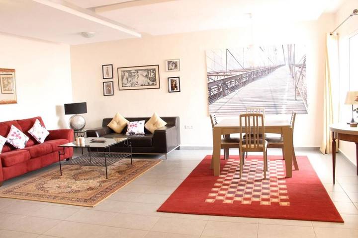 Appartement de vacances pour 6 personnes, avec jardin ainsi que vue et piscine