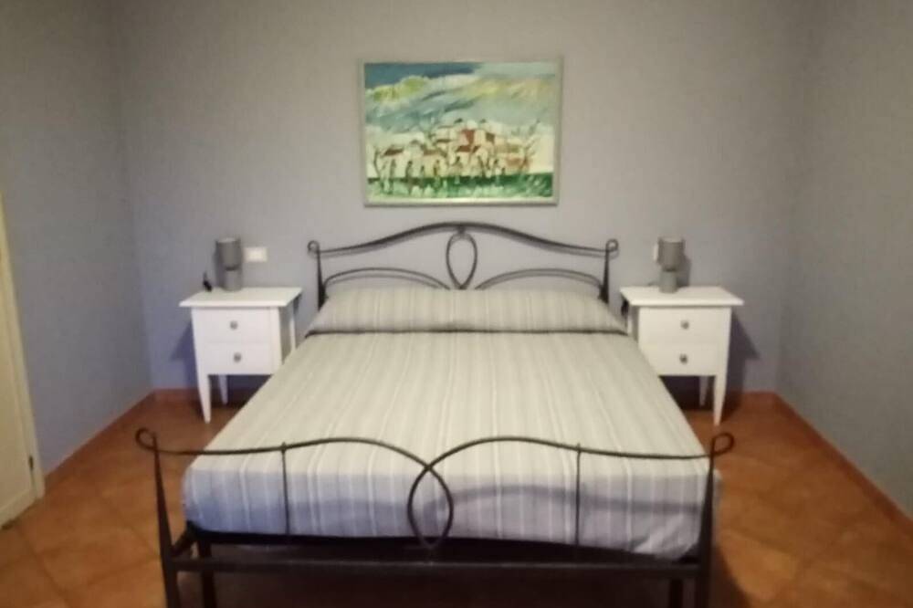 Appartement entier, Tropea a 5-minute walk to the sea and 10 minutes to the historic center in Tropea, Province de Vibo Valentia
