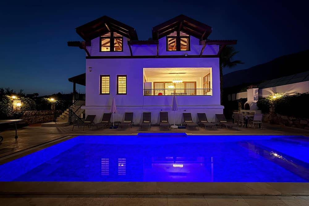 5 Schlafzimmer, beheizter Pool, Billardtisch, Tischtennis, Grill & Wifi. in Fethiye, Türkische Ägäis