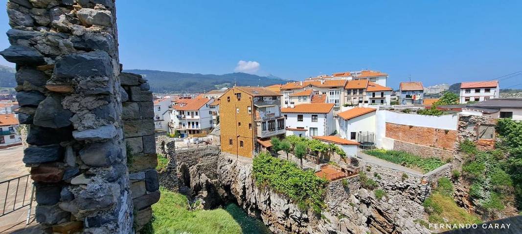 Apartamento para 4 personas, con terraza además de vistas y jardín en Castro Urdiales