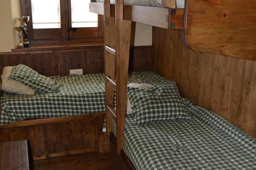 Entire apartment, Apartment 3 rooms Fireplace, Private Garden & Cadí Views in Ger (Spain), Catalan Pyrenees