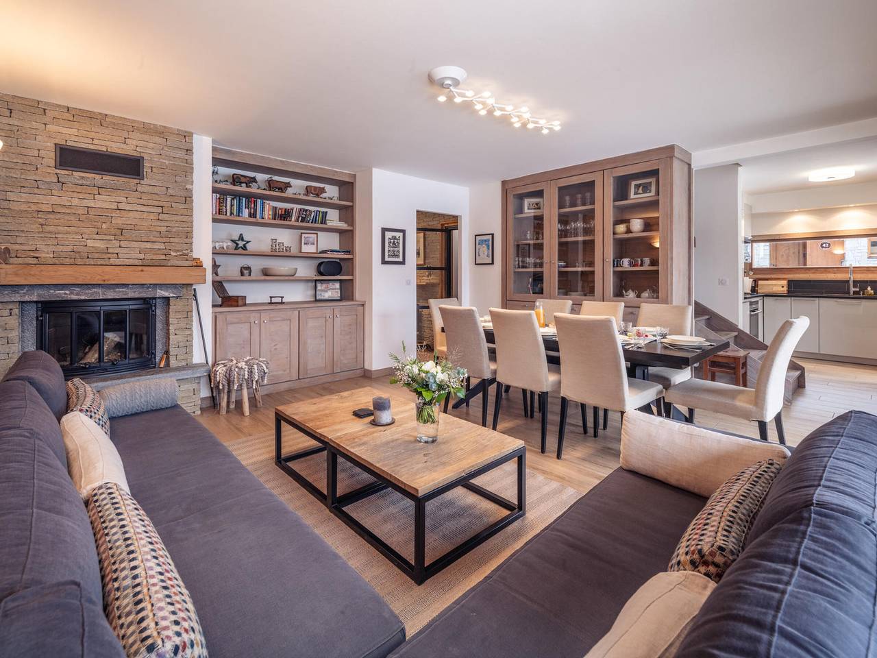 Familienchalet nahe Pisten und Geschäften, 4 Schlafzimmer, Haustiere erlaubt in Meribel Village, Courchevel