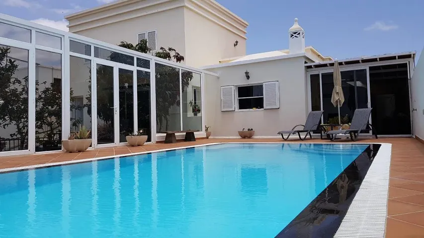 Casa de vacaciones para 3 personas, con jardín y piscina - 1