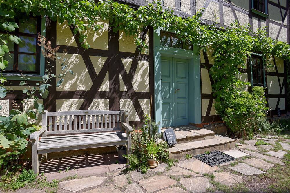 Ganze Wohnung, Ruhige Ferienwohnung im Schlosspark Glücksbrunn – direkt am Altensteiner Park in Schweina, Bad Liebenstein