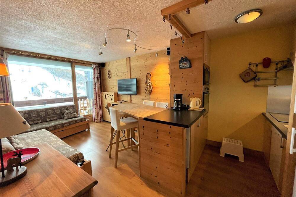 Entire apartment, Stunning Ski-in/Ski-out 4-Pers Apt in the Heart of Les Menuires in Les Menuires, Saint-Martin-de-Belleville