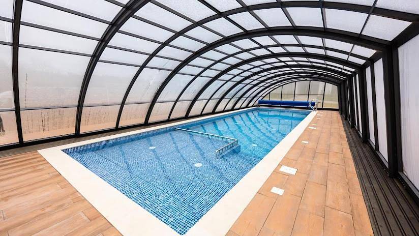 Apartament wakacyjny dla 6 osób, z ogród i basen w Sztutowo