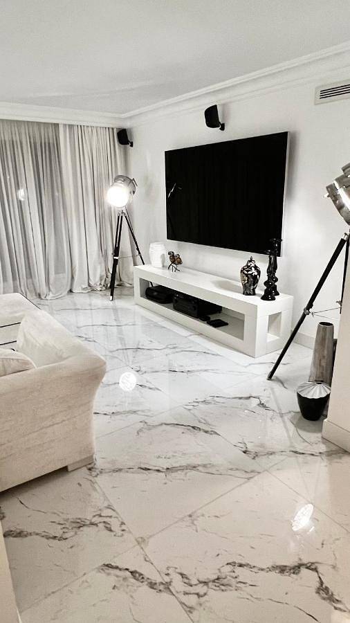 Apartamento entero, Two-Bedroom Apartment in Beausoleil, Costa mediterránea (Francia)