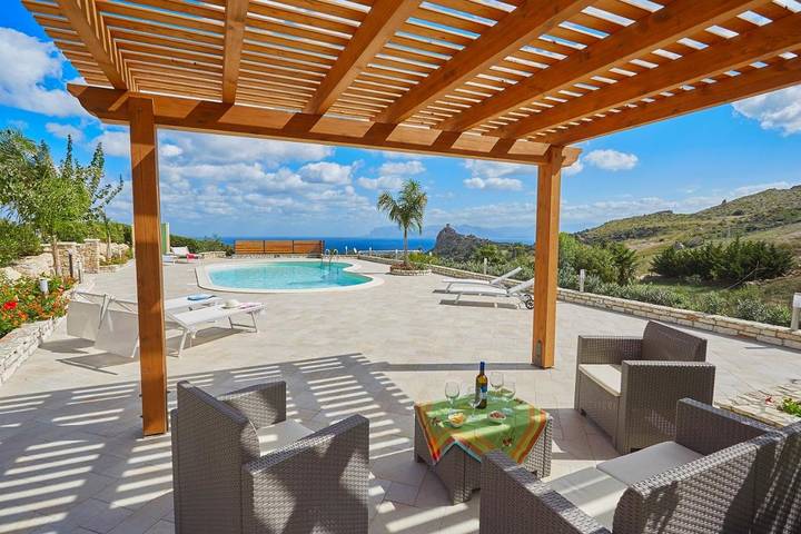 Location de vacances pour 6 personnes, avec piscine ainsi que jardin et vue, animaux acceptés à Scopello - 3