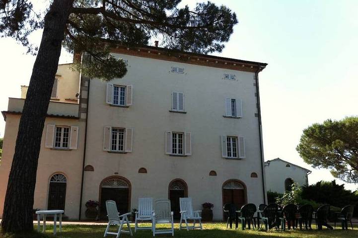 Villa für 16 Personen, mit Balkon und Whirlpool sowie Garten in Casciana Terme Lari