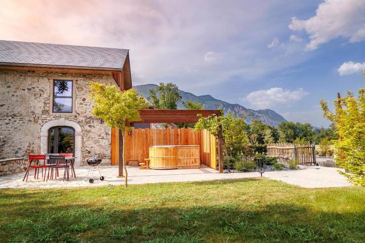 Location de vacances pour 4 personnes, avec vue ainsi que terrasse et piscine dans Parc Animalier des Pyrénées - 2