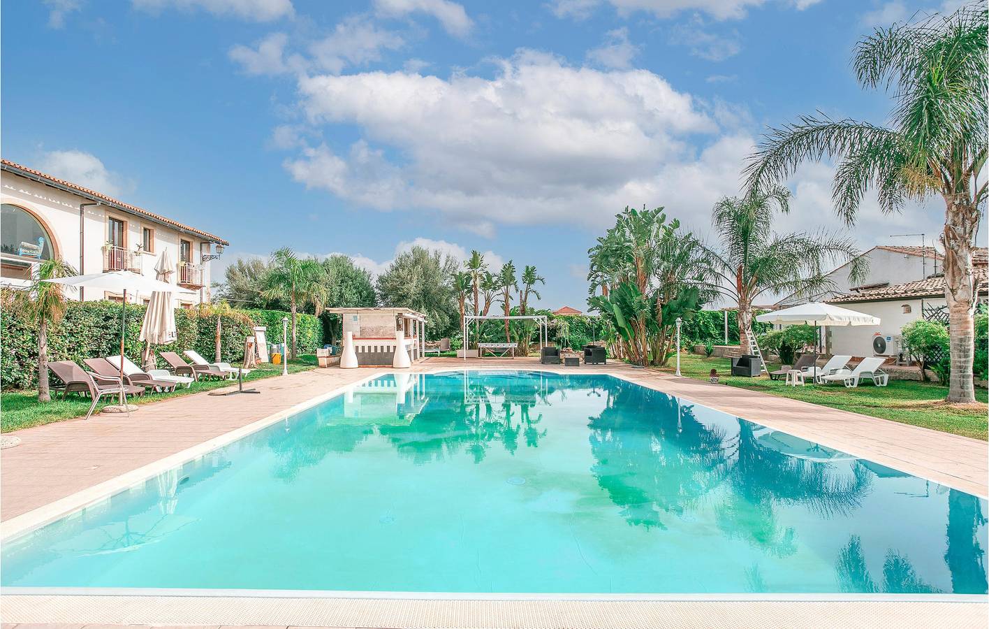 Appartamento di 160 mq a bordo piscina: A/C, WiFi e cucina in Cassibile, Siracusa