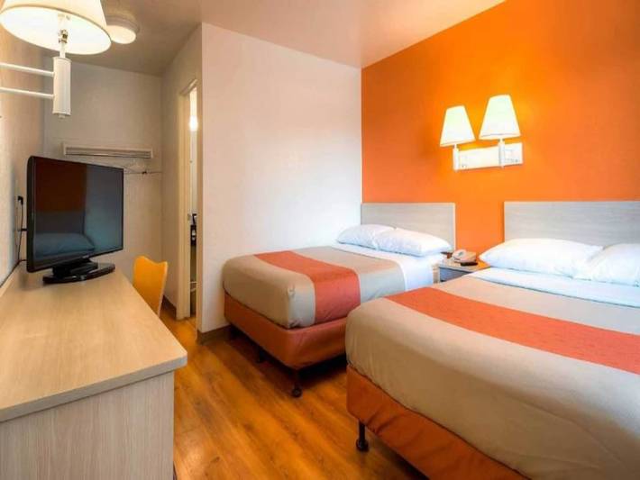 Apartamento entero, Cómodas 2 camas matrimoniales | Microondas in Westminster, Condado de Orange