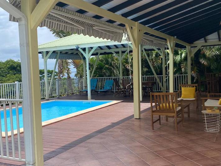 Location de vacances pour 4 personnes, avec piscine et vue ainsi que jardin et terrasse à Le Carbet - 2