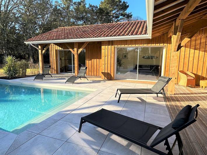 Gîte for 8 people, with Terrace and Garden as well as Pool in South-west France