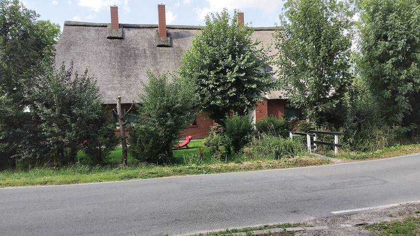 Apartamento inteiro, Apartamento Ostwind em casa de colmo com jardim e Wi-Fi in Wesselburener Deichhausen, Dithmarschen (Schleswig-Holstein)