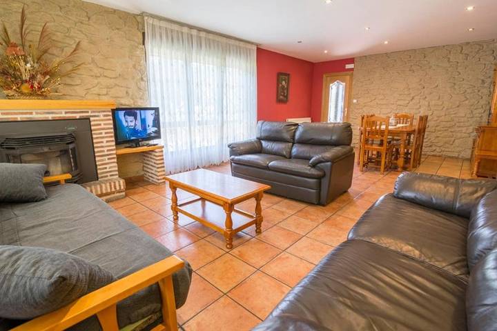 Casa rural para 8 personas, con vistas además de jardín y piscina en Pinares (Soria) - 2
