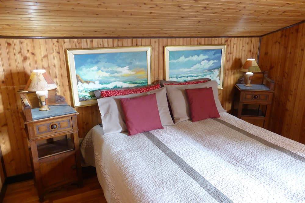 Ganze Wohnung, Ruhige Ferienwohnung mit einer sehr großen Dachterrasse, Meerblick, Internet in Pantasina, Vasia