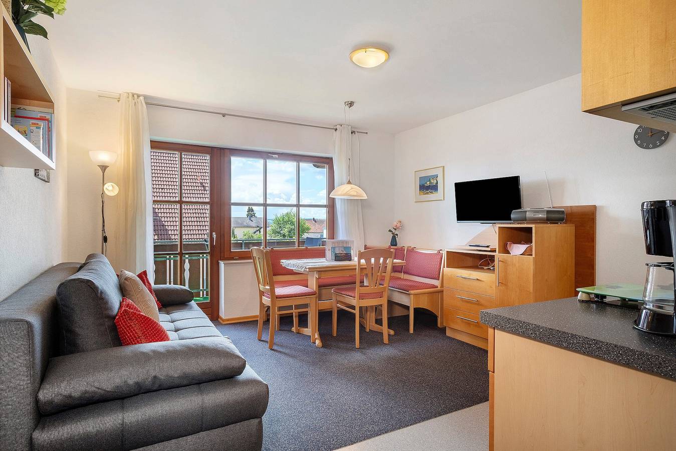 Ganze Wohnung, Ferienwohnung 'Meersburg' mit Seeblick, Gemeinschaftsgarten und Wi-Fi in Hagnau am Bodensee, Region Bodensee-Oberschwaben