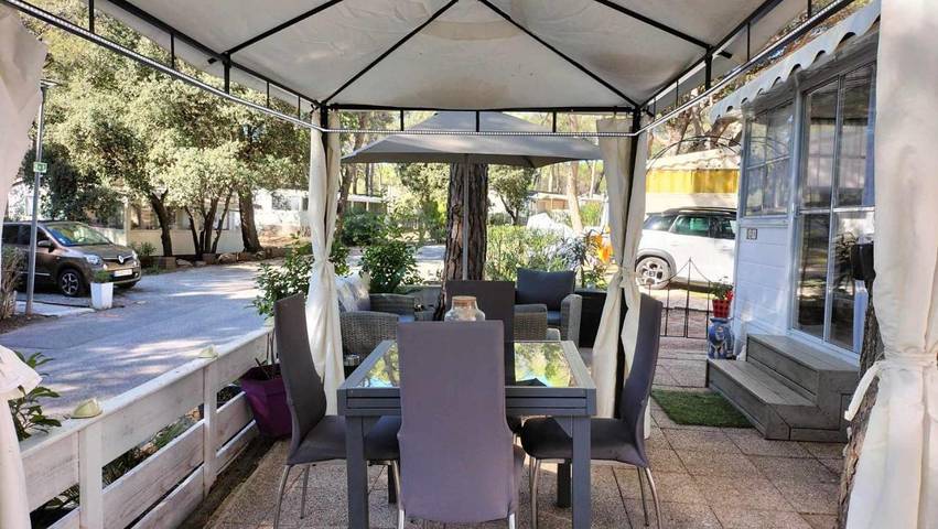 Camping pour 6 personnes, avec terrasse ainsi que piscine et vue à Puget-sur-Argens - 2