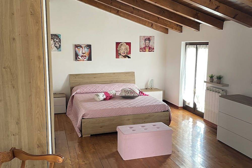 Totally independent structure on the docile heights of the Mantuan hills in Monzambano, Mantua Provinz