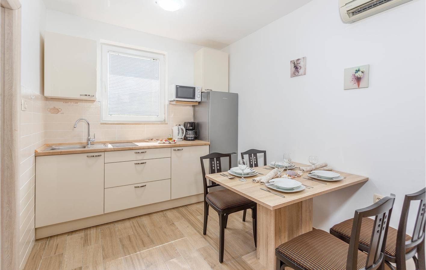 Gemütliche Ferienwohnung mit Terrasse, WLAN, Parkplatz, 600 m vom Strand entfernt in Zidarici, Krk