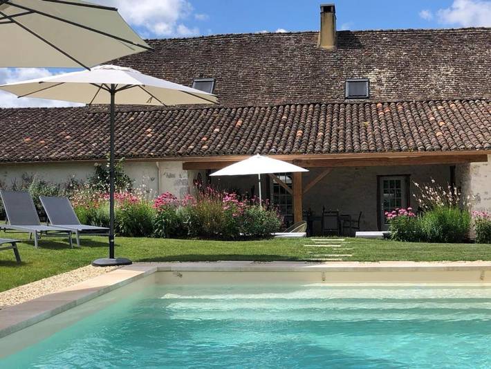 Location de vacances pour 8 personnes, avec terrasse ainsi que jardin et piscine à Naussannes - 4
