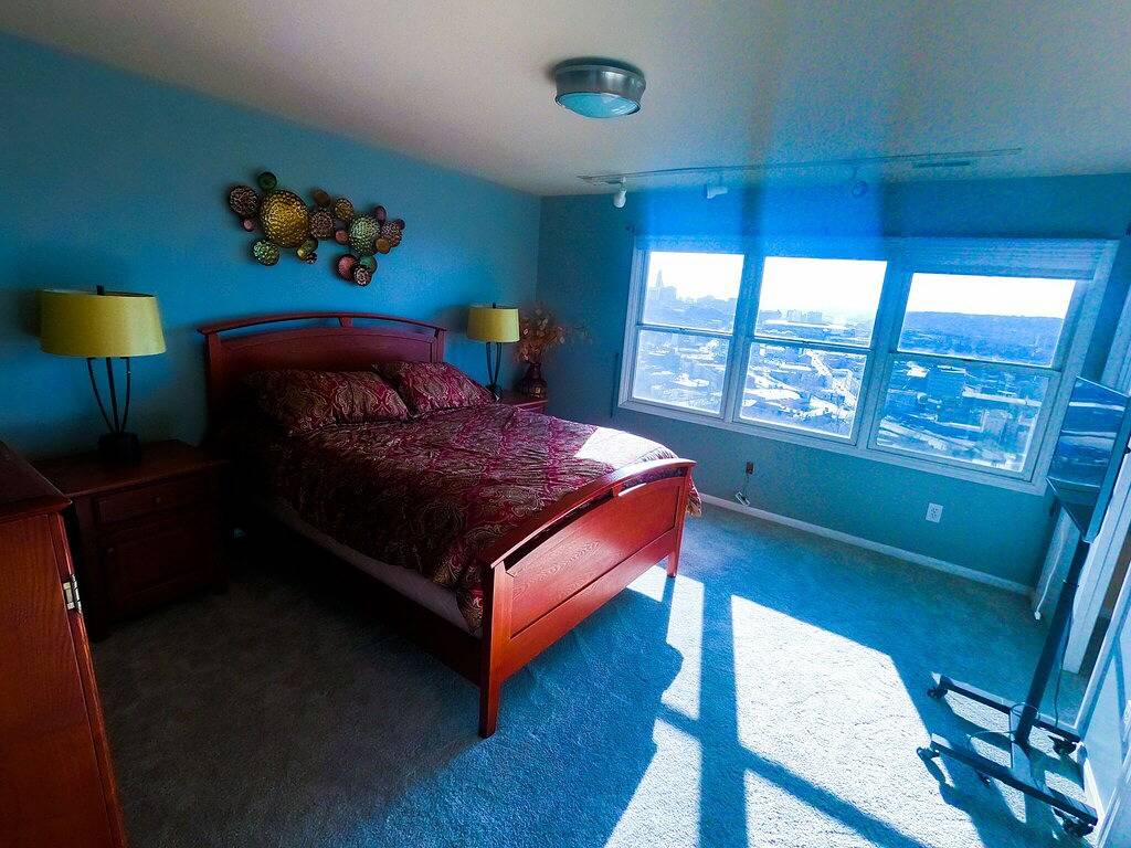 3 Decks W/City Views, Hot Tub, Theater Rm, Garage in Cincinnati, Hamilton County (OH)