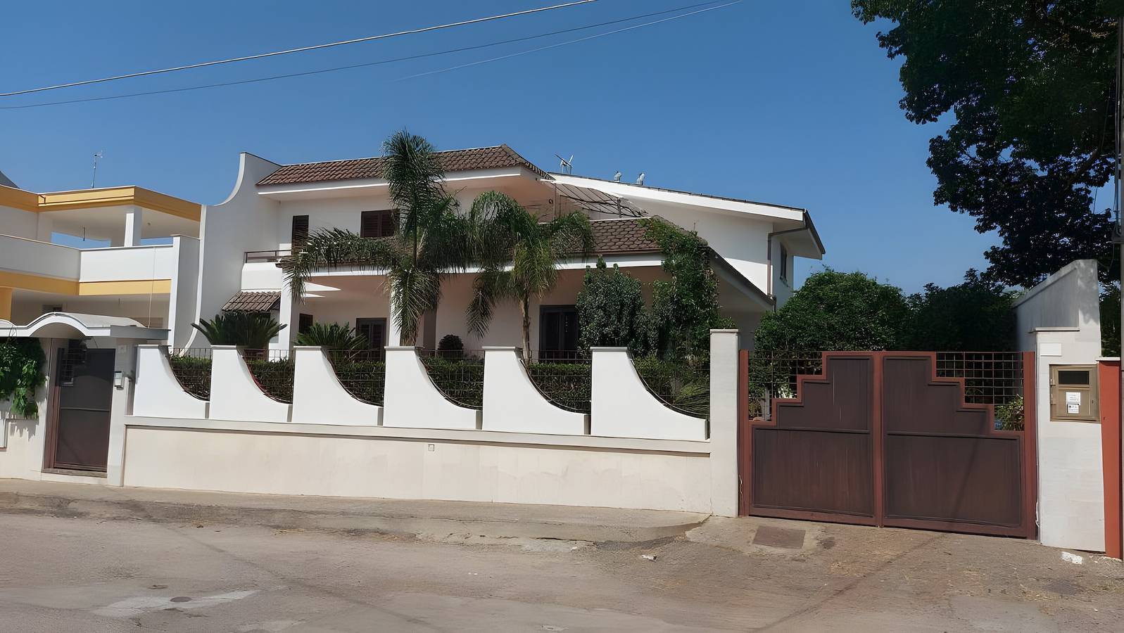 Casa Vacanze 'Dall'alba Al Tramonto' con Terrazza Privata, Wi-Fi e Aria Condizionata in Alezio, Golfo di Taranto