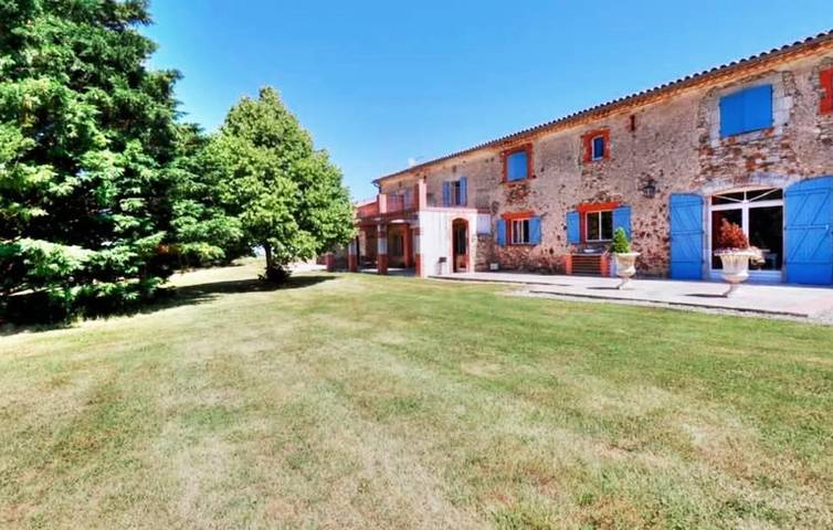 Location de vacances pour 10 personnes, avec jardin ainsi que piscine et terrasse à Montredon-Labessonnié - 3