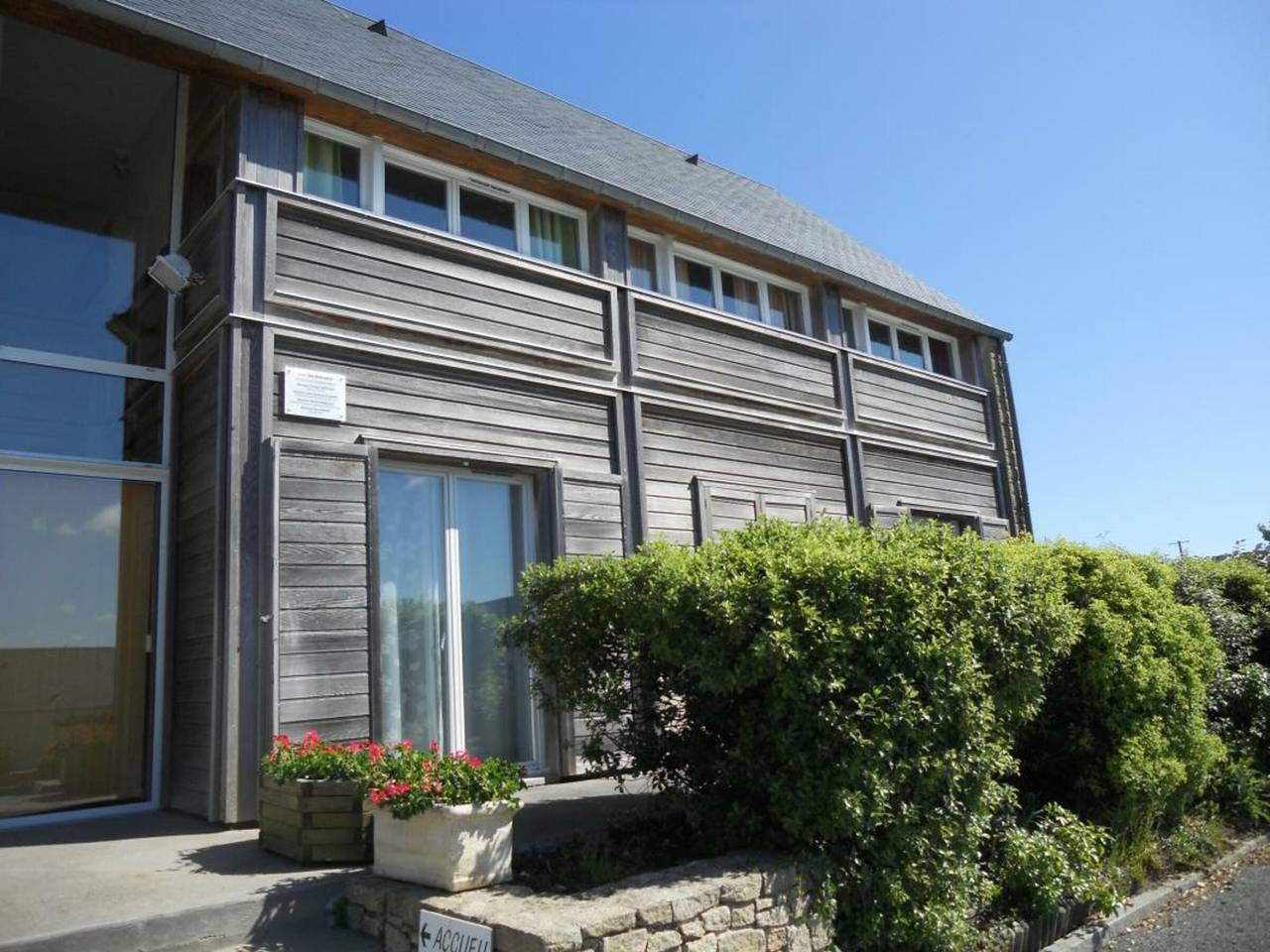 Maison spacieuse à La Hague avec animaux acceptés et parking in Biville, La Hague