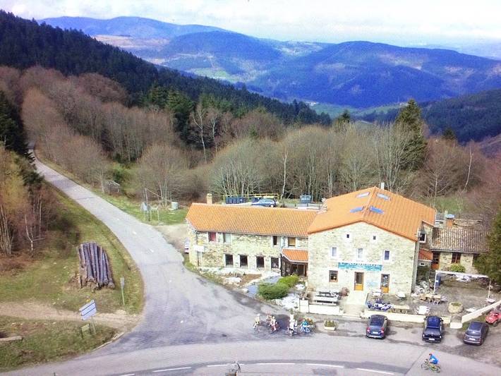 Gîte pour 14 personnes, avec terrasse dans Auvergne-Rhône-Alpes - 2