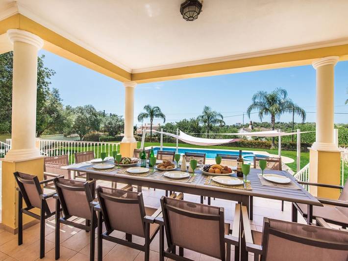 Location de vacances pour 12 personnes, avec vue ainsi que terrasse et jardin dans Boliqueime - 3